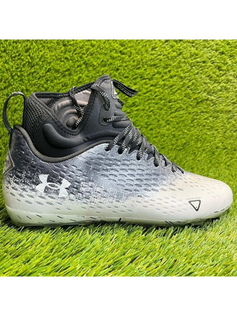 Under Armour Spotlight Lux MC 2.0 Mens Size 10.5 Black White Football Cleats